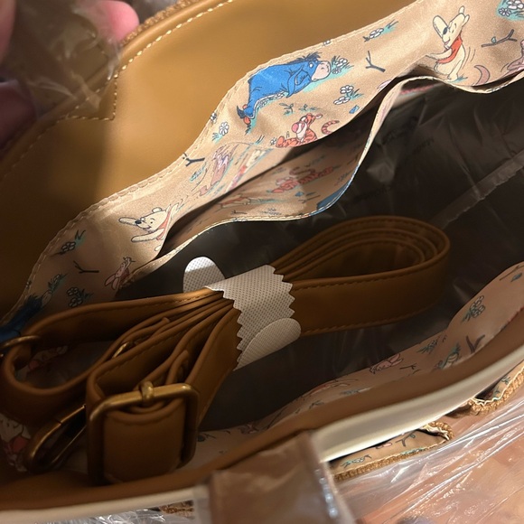 Disney x LoungeFly Winnie the Pooh tote - Picture 3 of 3